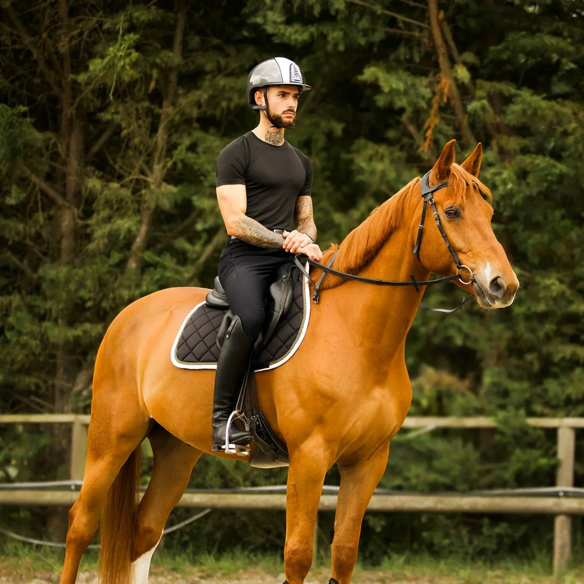 Comment laver son tapis de selle ? Le guide complet pour prolonger sa durée de vie ✨