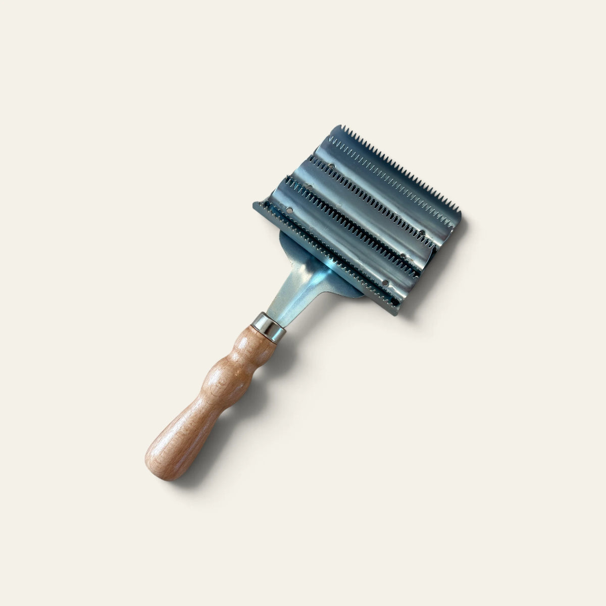 Étrille métallique carrée