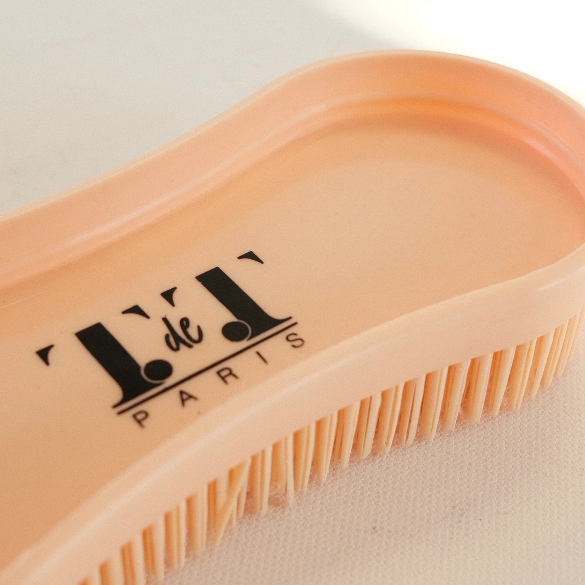 TdeT - Magic Brush curry comb, peach