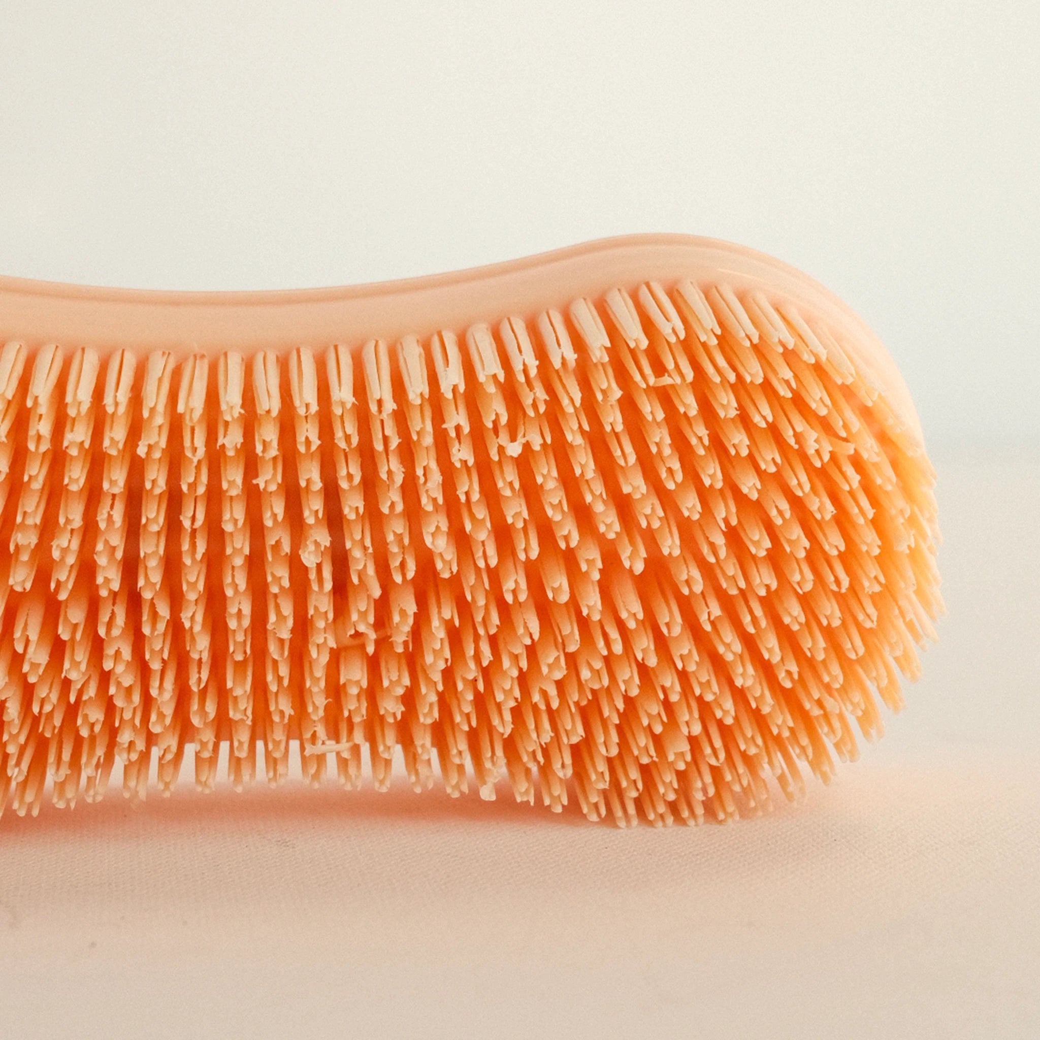 TdeT - Magic Brush curry comb, peach