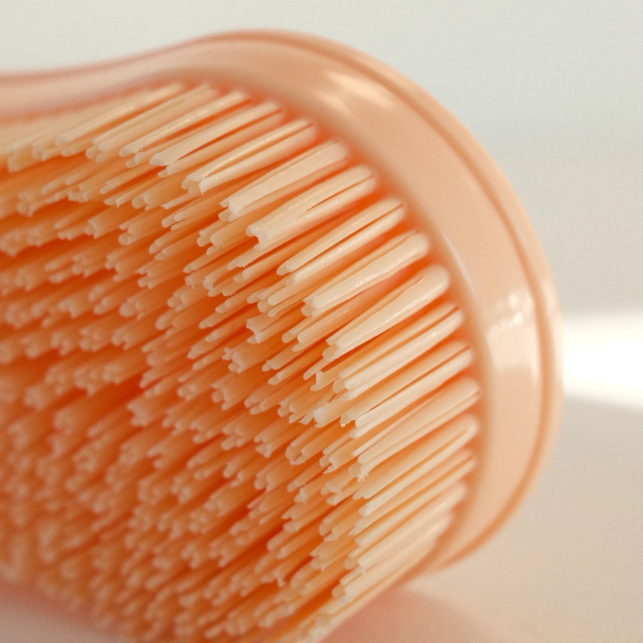 TdeT - Magic Brush curry comb, peach