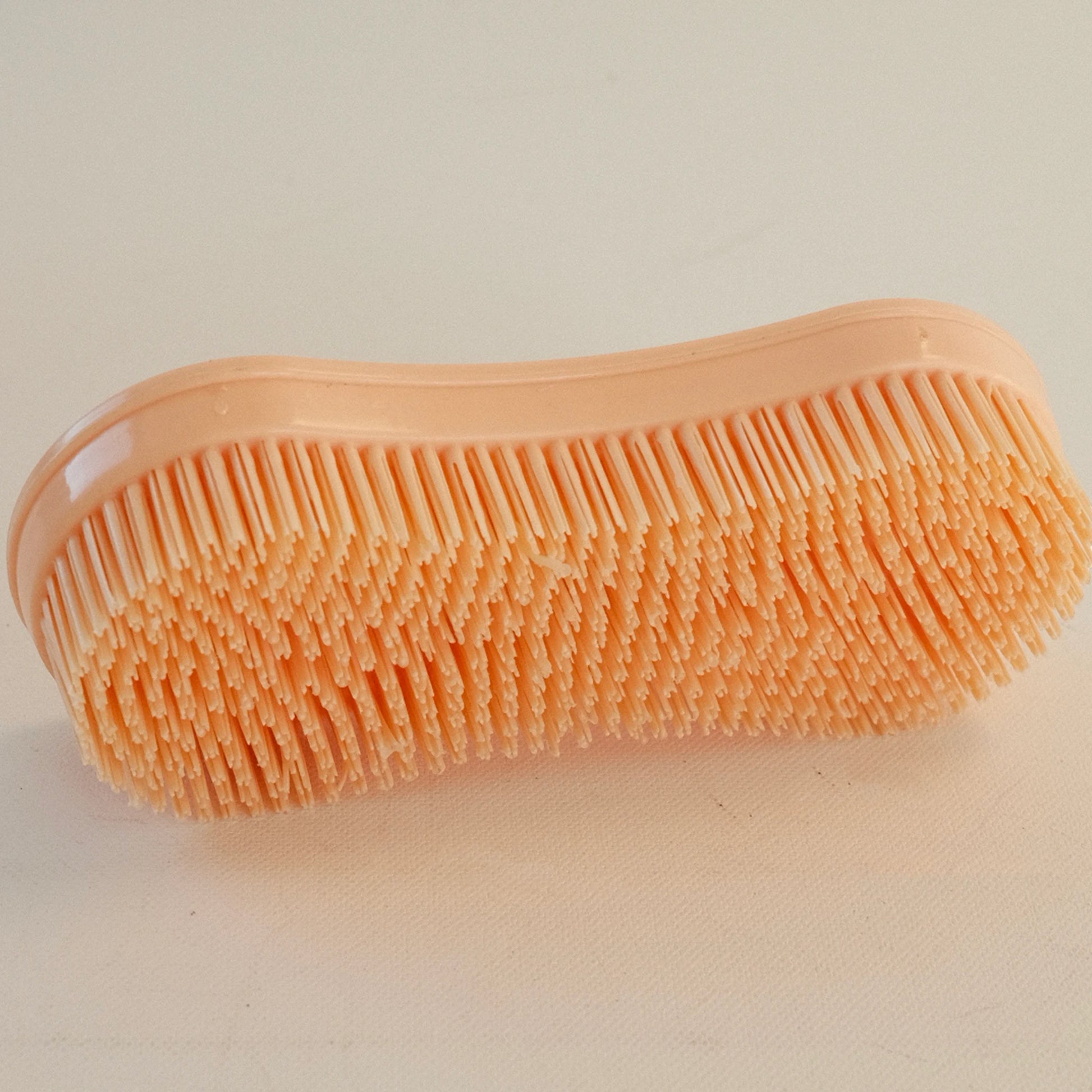 TdeT - Magic Brush curry comb, peach