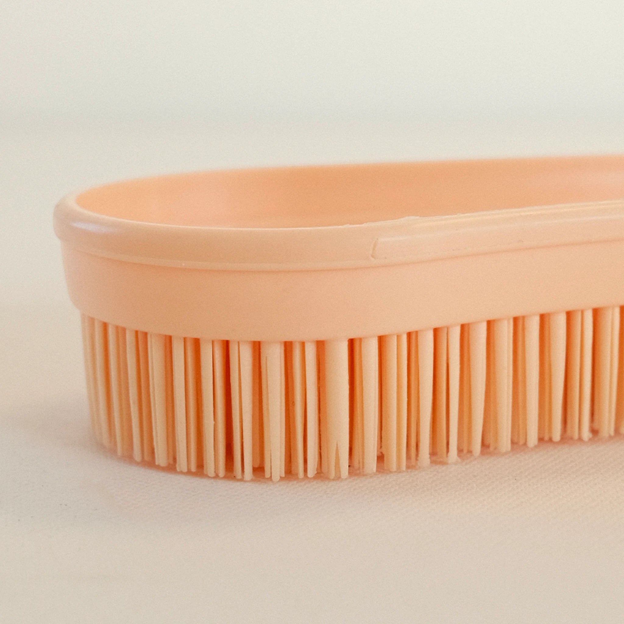 TdeT - Magic Brush curry comb, peach