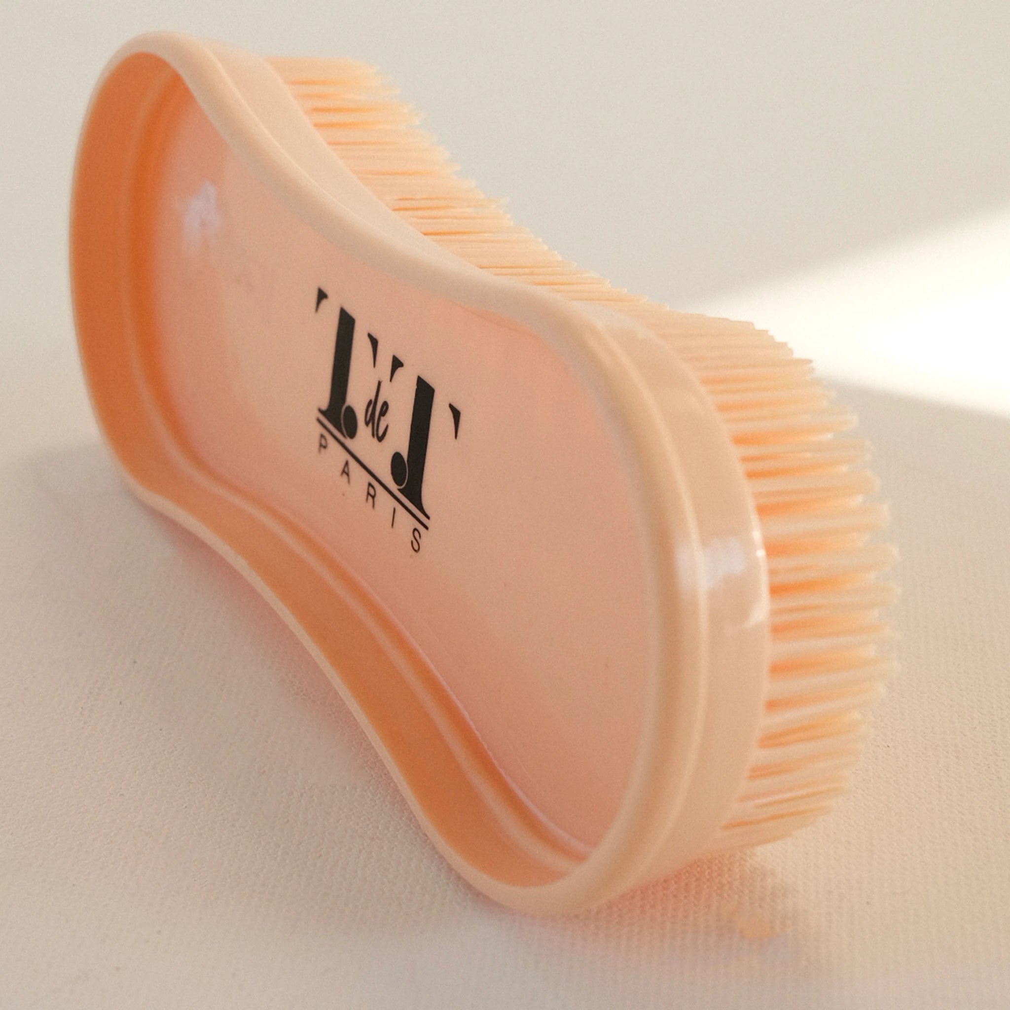 TdeT - Magic Brush curry comb, peach