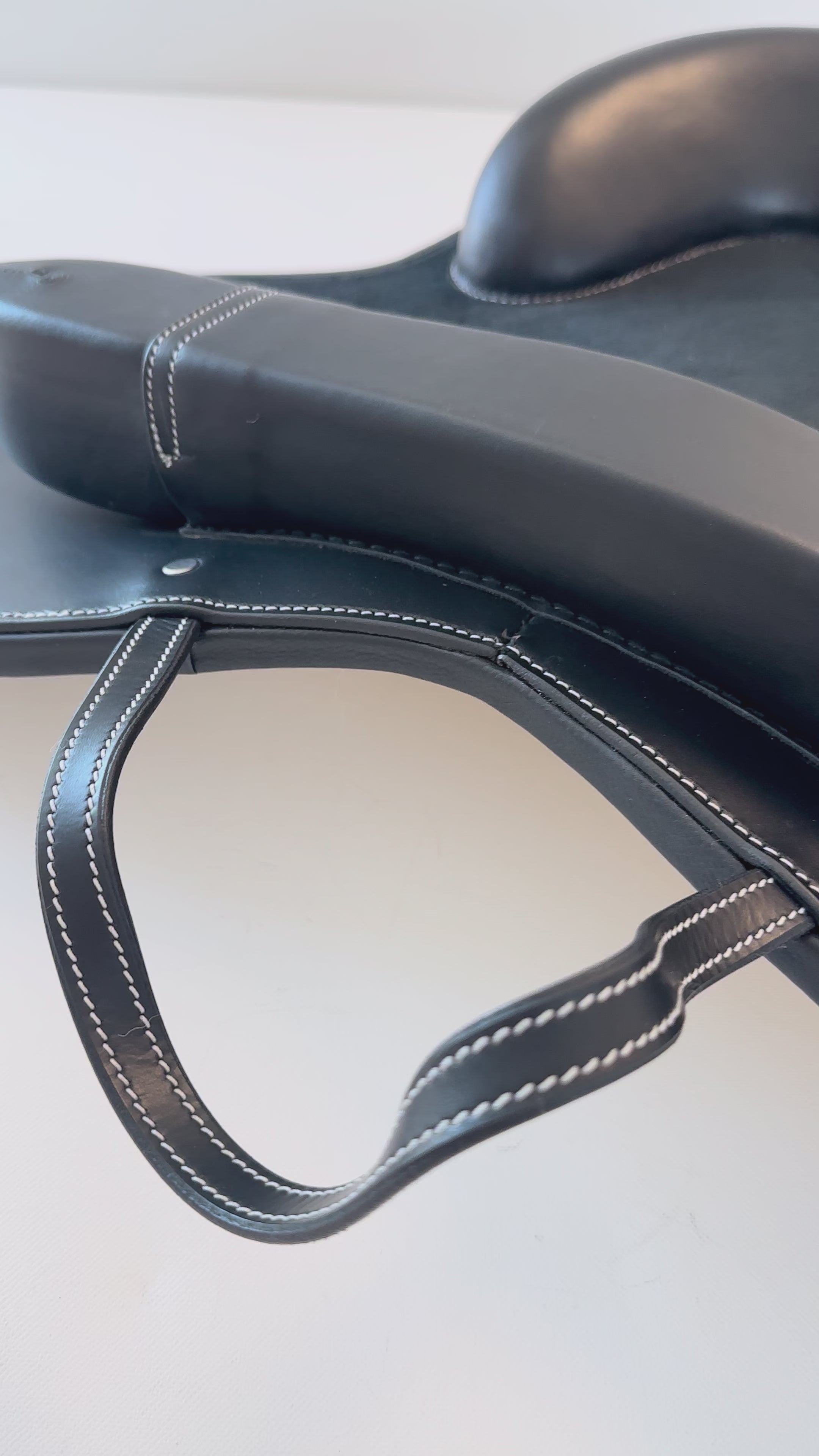 Charger la vidéo : Selle bardette équipée