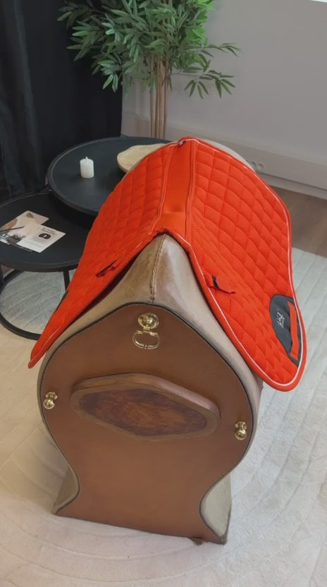 Load video: TdeT - Tapis de selle Air Mesh 2 orange