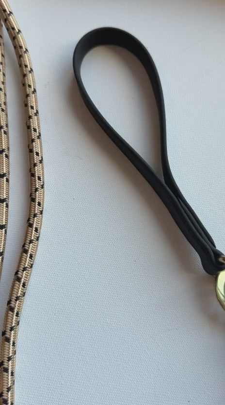 Load video: TdeT - Rênes allemandes Biotack® et corde noir beige