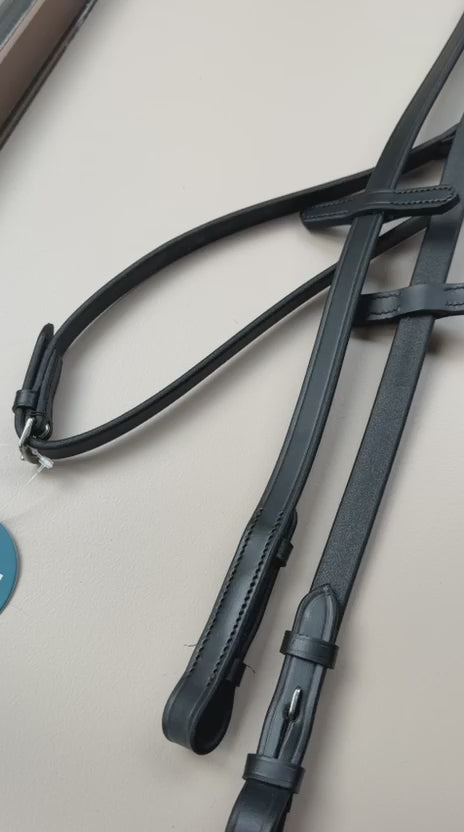 Charger la vidéo : TdeT - Rênes caoutchouc petits picots à arrêtoirs noir